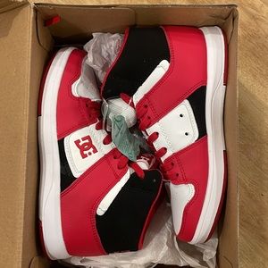 Kids dc shoes high top elastic size 3